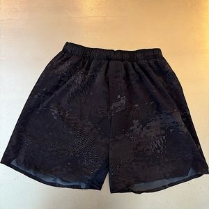 lulu lemon black printed running shorts sz small 7 in